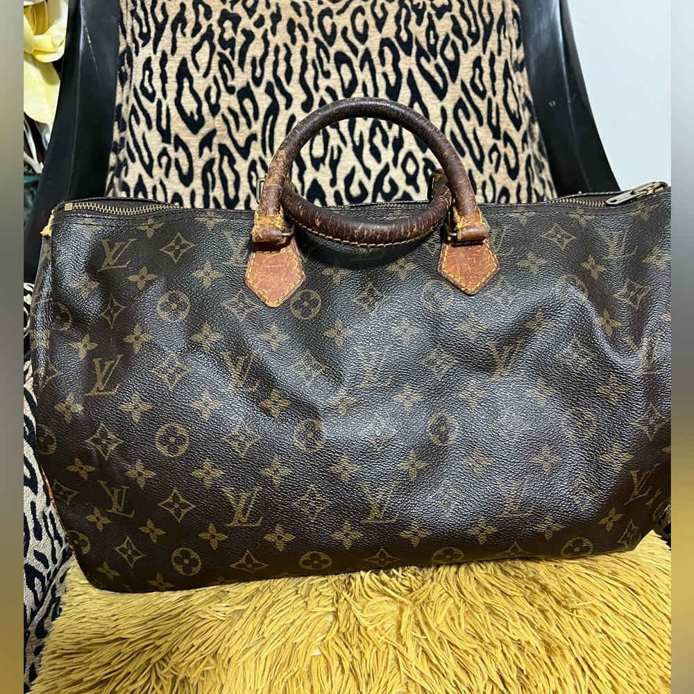 Authentic Vintage Louis Vuitton Speedy 40